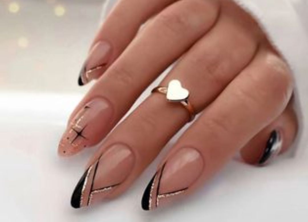 minimalist_geometric_nails