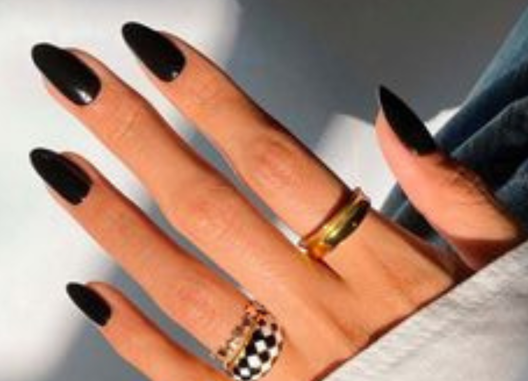 ongles_noirs_tendance