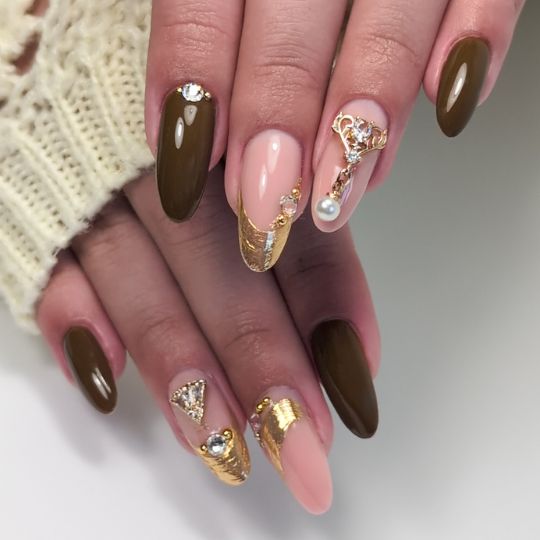 Sublimer ses poses pour les fêtes : Bijoux, strass et finitions scintillantes