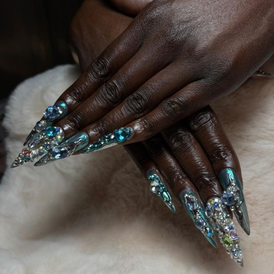 Manucure de festival : idées d’ongles colorés pour l’été
